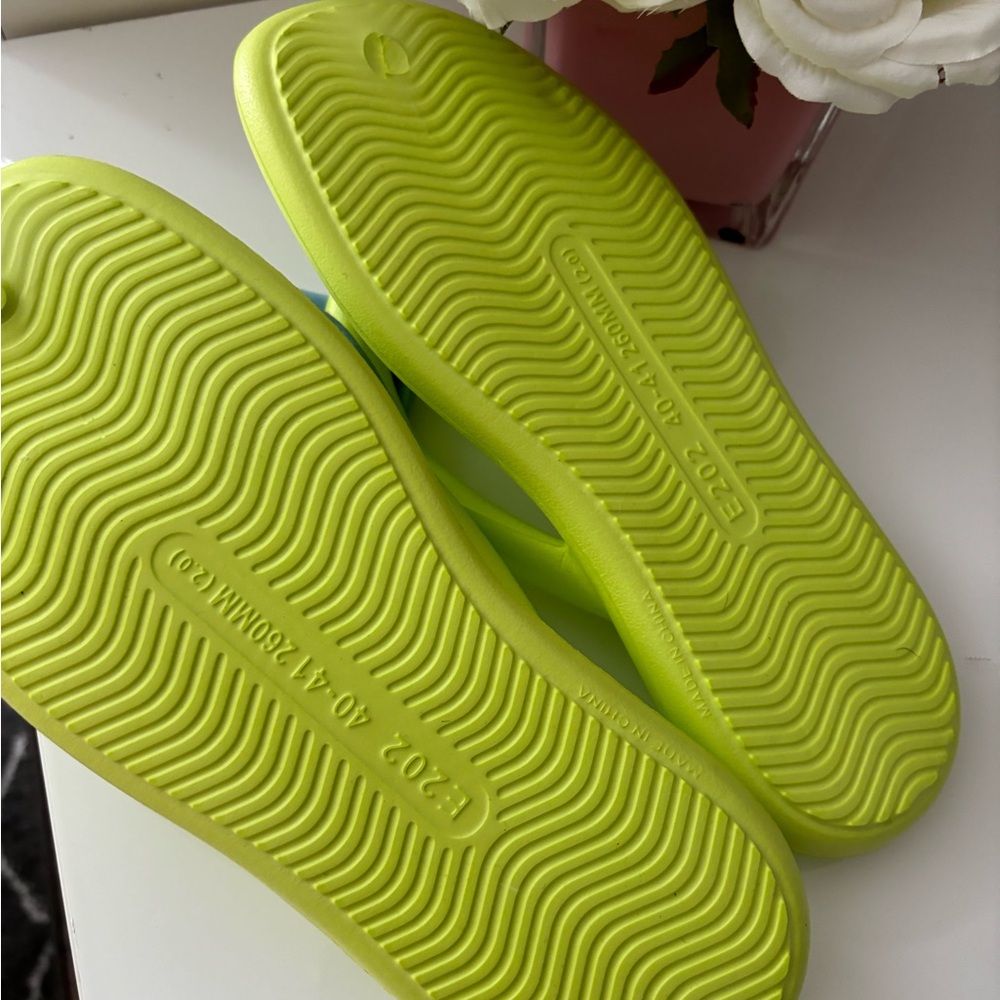 Flip flops - Picture 2 of 2